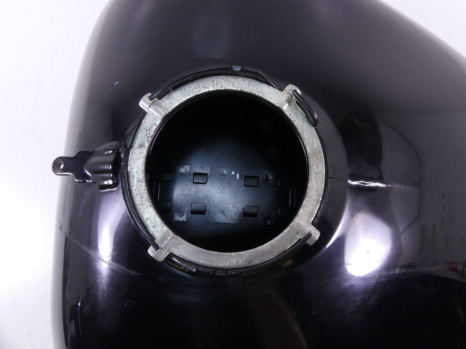 2010 Harley Touring FLHX Street Glide Fuel gas petrol Tank -dented 61356-08 {{ shop.shopifyCountryName }} - Mototech271