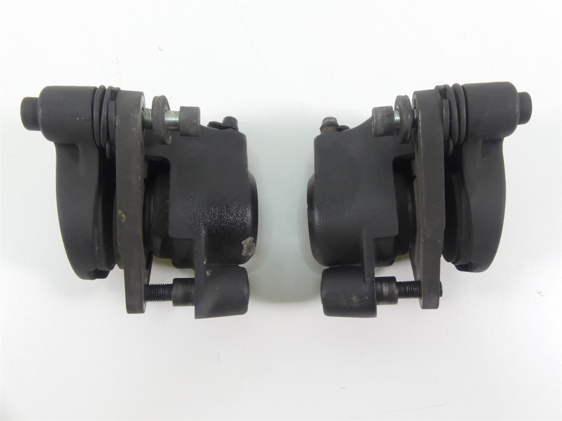 1999 Harley Dyna FXDS Convertible Front Brake Caliper Set 44023-83C 44046-84C {{ shop.shopifyCountryName }} - Mototech271