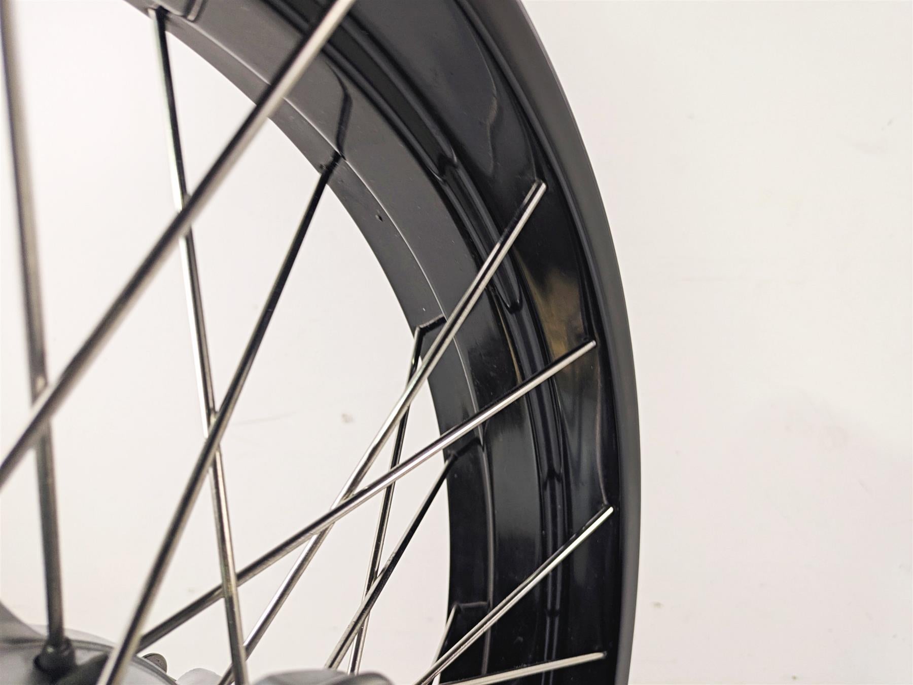 2010 BMW R1200GS K25 Front Wheel Rim 19x2.5 Spoke Black -Read 36318553003 {{ shop.shopifyCountryName }} - Mototech271