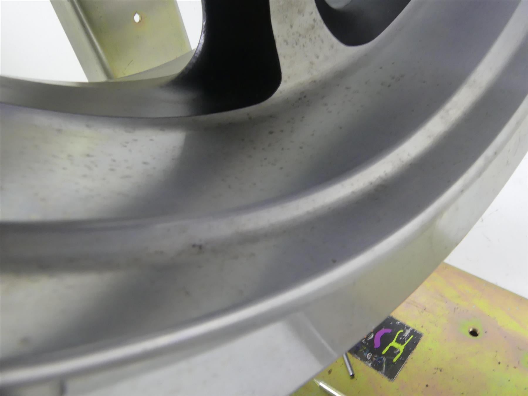 2011 Harley VRSCF Muscle Rod Straight Rear Wheel Rim 18x8 40900169 {{ shop.shopifyCountryName }} - Mototech271
