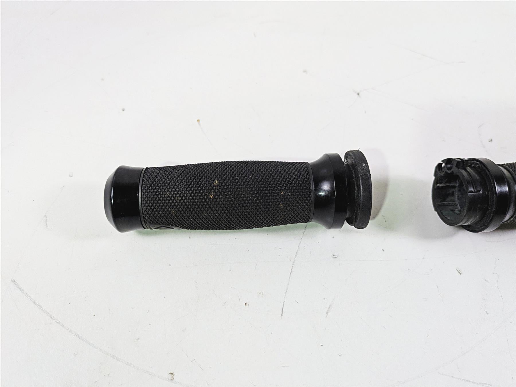 2015 Harley FXDF Dyna Fat Bob Get-A-Grip Hand Grip Set 56100008 {{ shop.shopifyCountryName }} - Mototech271
