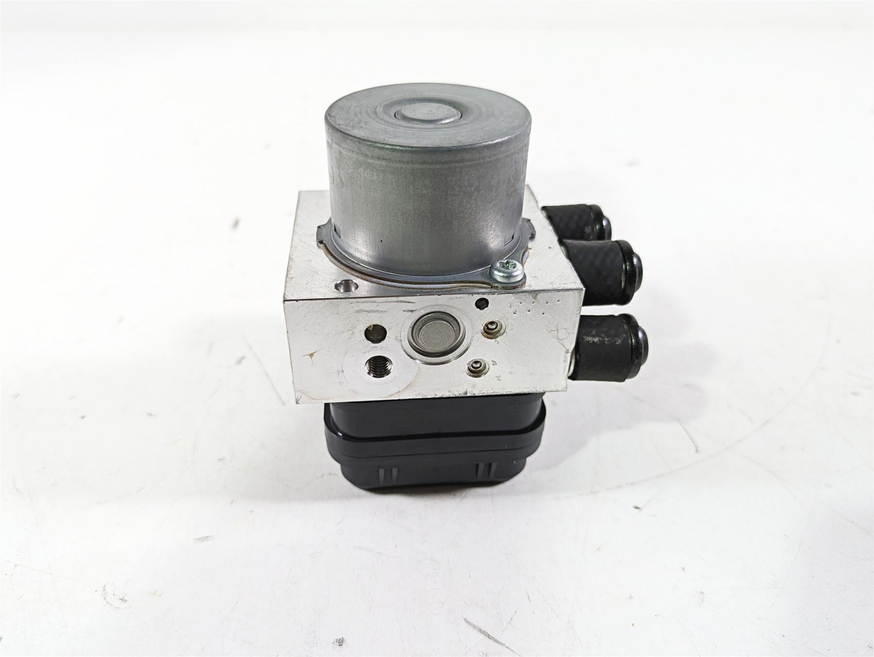 2021 Yamaha Tenere 700 XTZ7 Abs Brake Pump Unit Module BW3-85930-09-00 {{ shop.shopifyCountryName }} - Mototech271