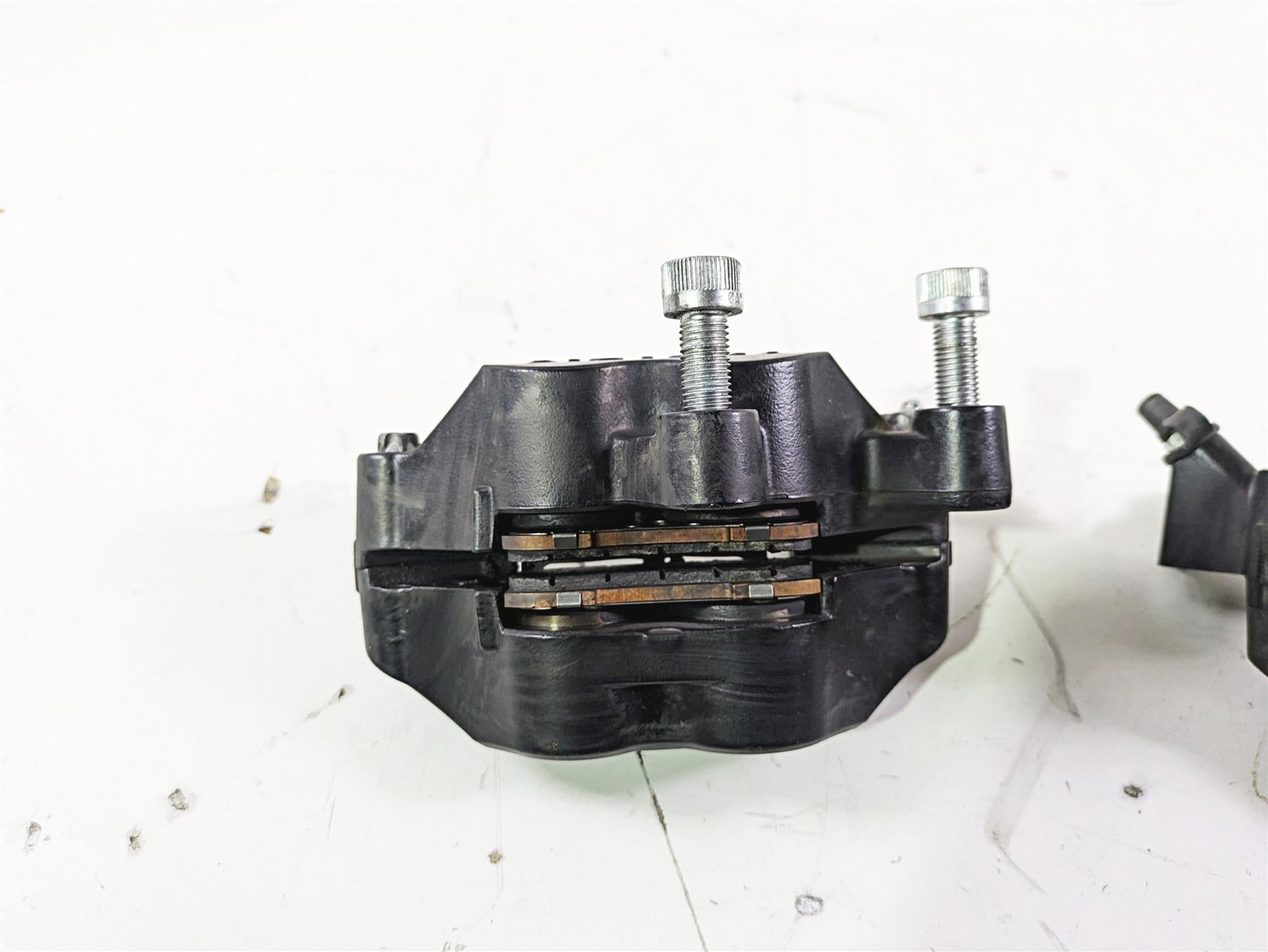 2012 Victory Cross Country Front Brake Caliper Set 1911512 1911513 {{ shop.shopifyCountryName }} - Mototech271