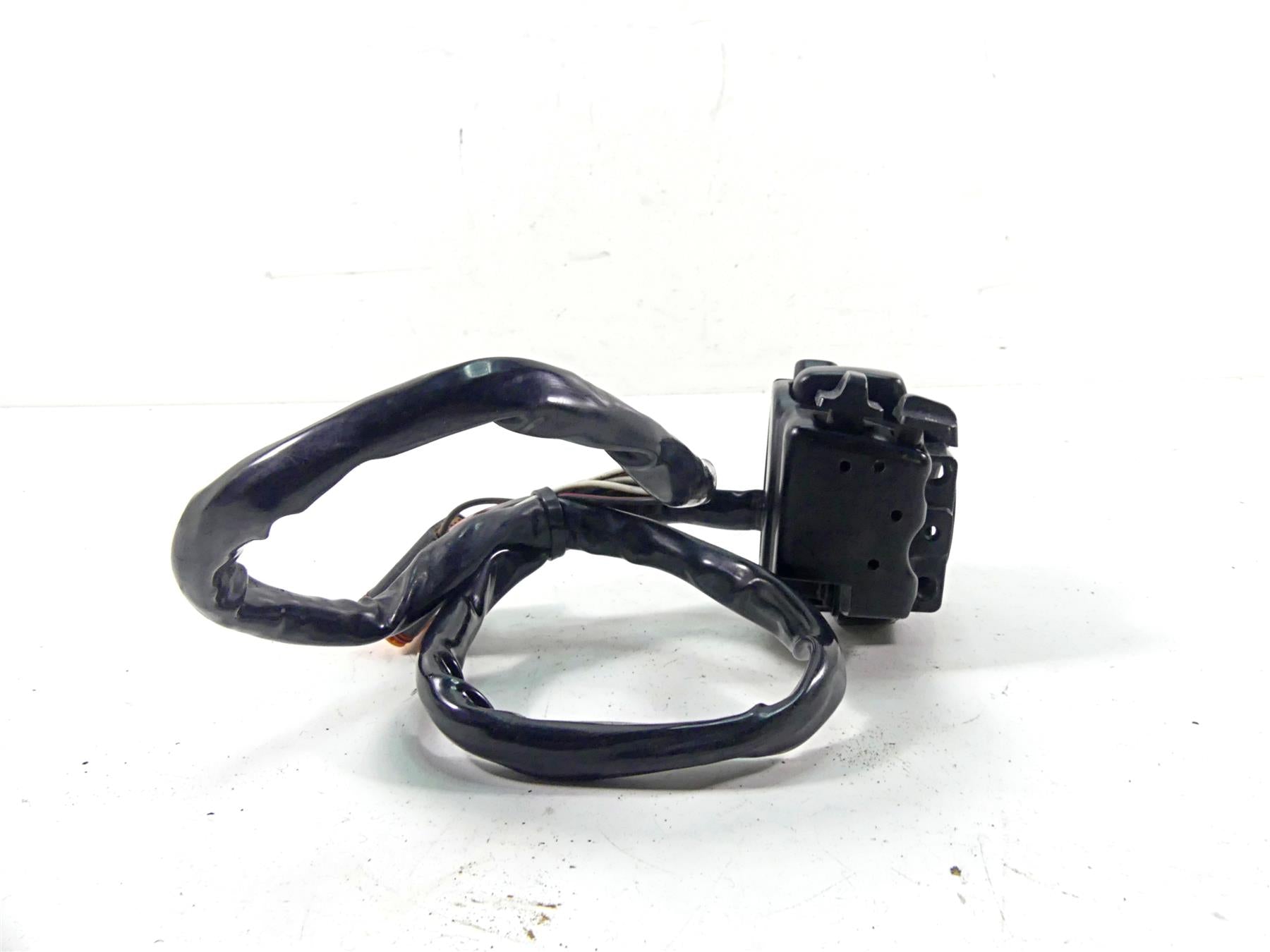 2004 Harley Touring FLHTCUI Electra Glide Right Hand Control Switch 71683-06A {{ shop.shopifyCountryName }} - Mototech271