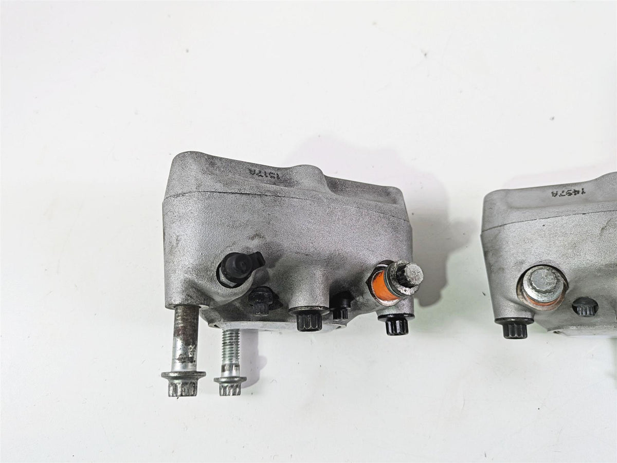 2007 Harley Touring FLHRSE CVO Road King Front Brake Caliper Set 44381-99C {{ shop.shopifyCountryName }} - Mototech271