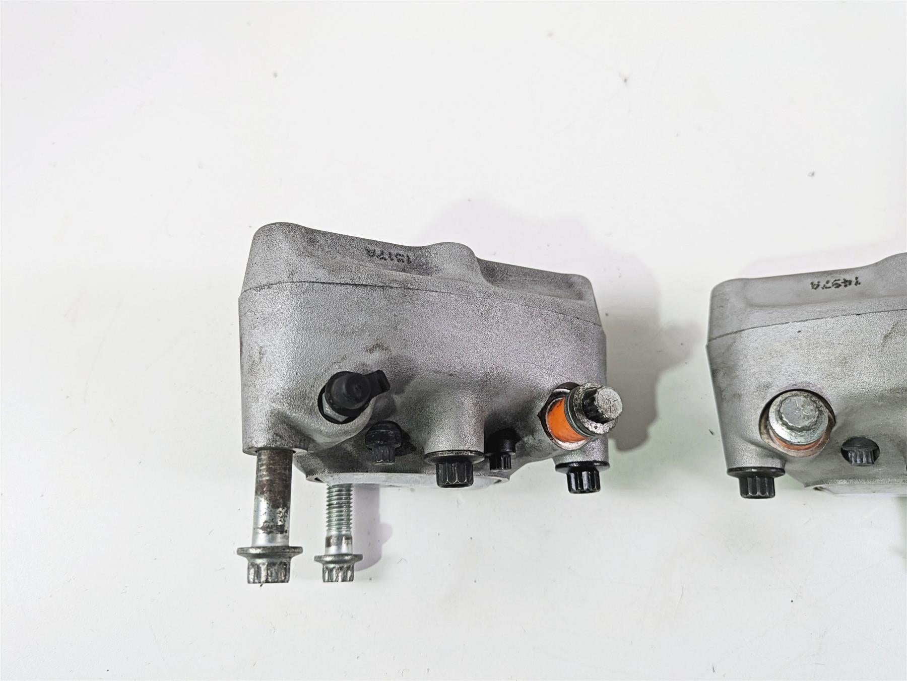 2007 Harley Touring FLHRSE CVO Road King Front Brake Caliper Set 44381-99C {{ shop.shopifyCountryName }} - Mototech271