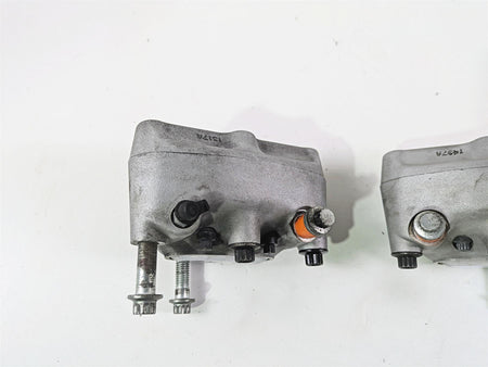 2007 Harley Touring FLHRSE CVO Road King Front Brake Caliper Set 44381-99C {{ shop.shopifyCountryName }} - Mototech271