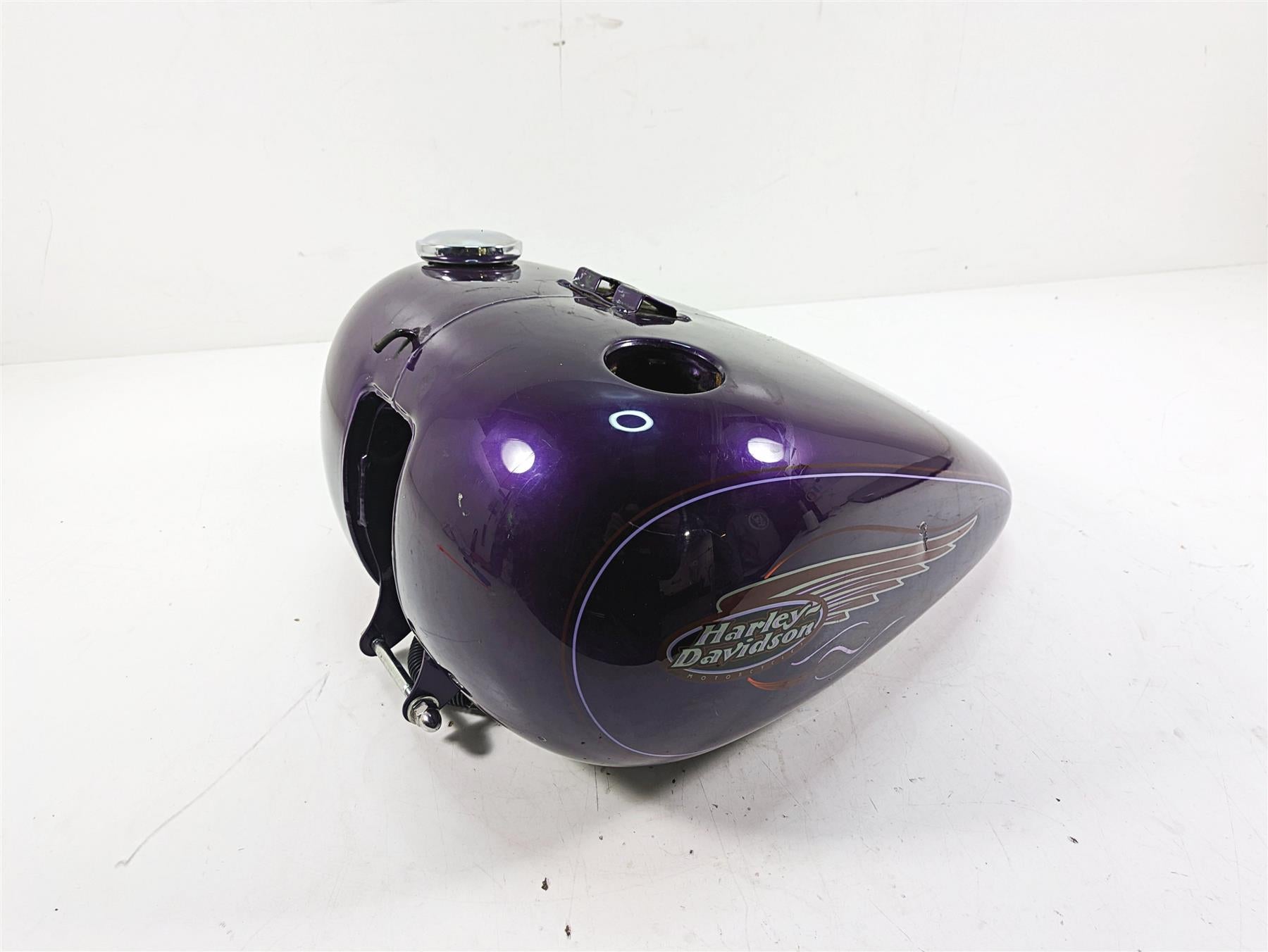 2000 Harley FXSTS Softail Springer Fuel Gas Petrol Tank - Dented 62180-00D {{ shop.shopifyCountryName }} - Mototech271