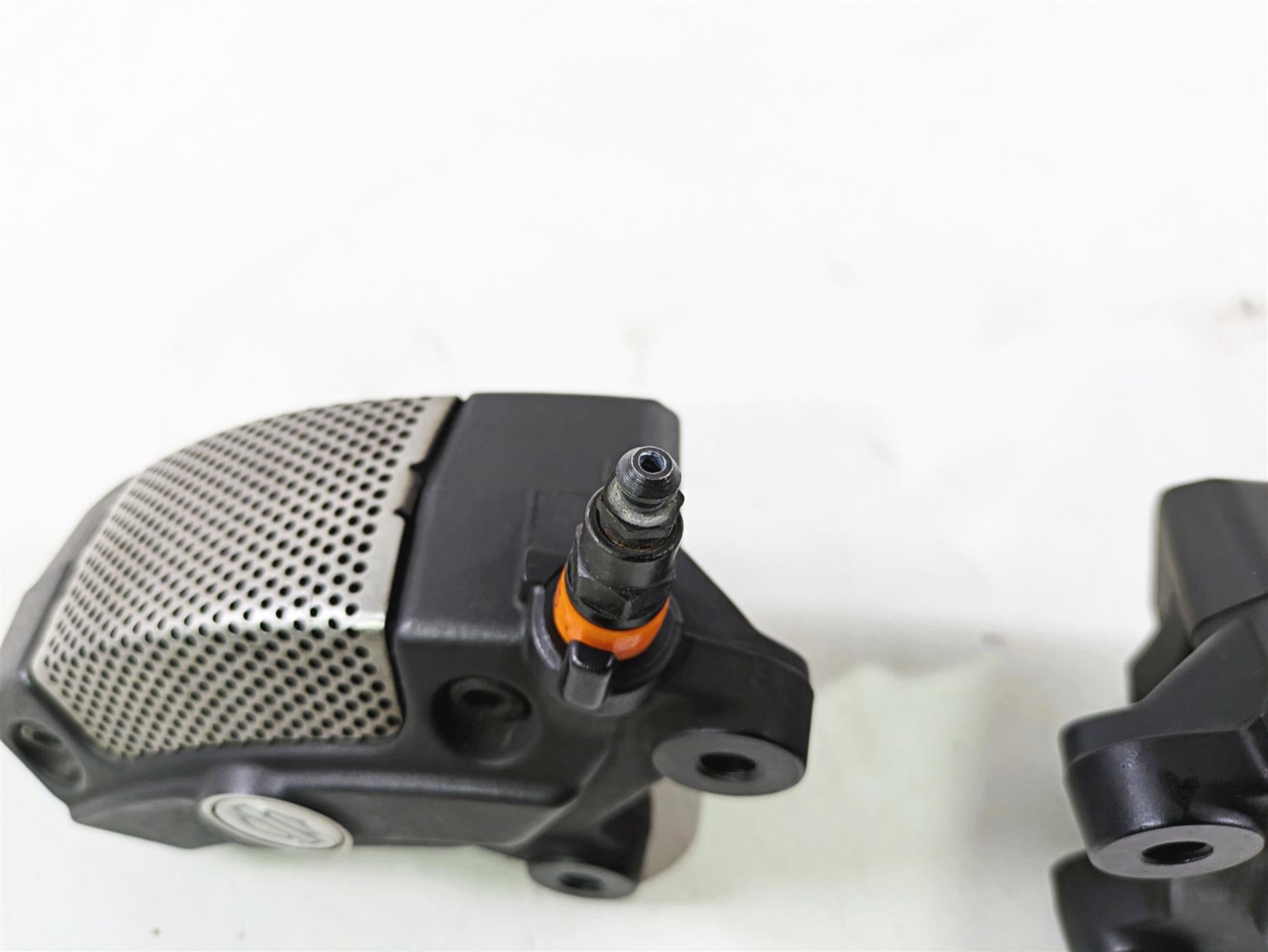 2010 Harley Touring FLHX Street Glide Front Brake Caliper Set 43027-08 44023-08 {{ shop.shopifyCountryName }} - Mototech271
