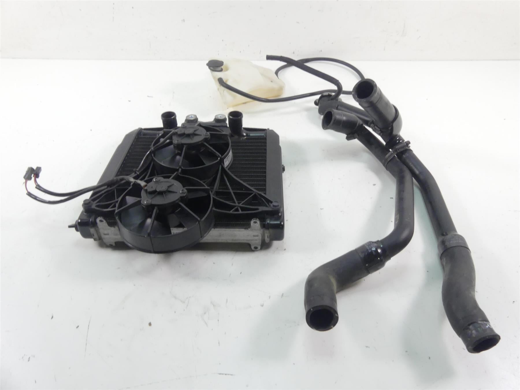 2012 Harley VRSCF Muscle Rod Radiator Fans Reservoir Hoses Set 26722-04 | Mototech271