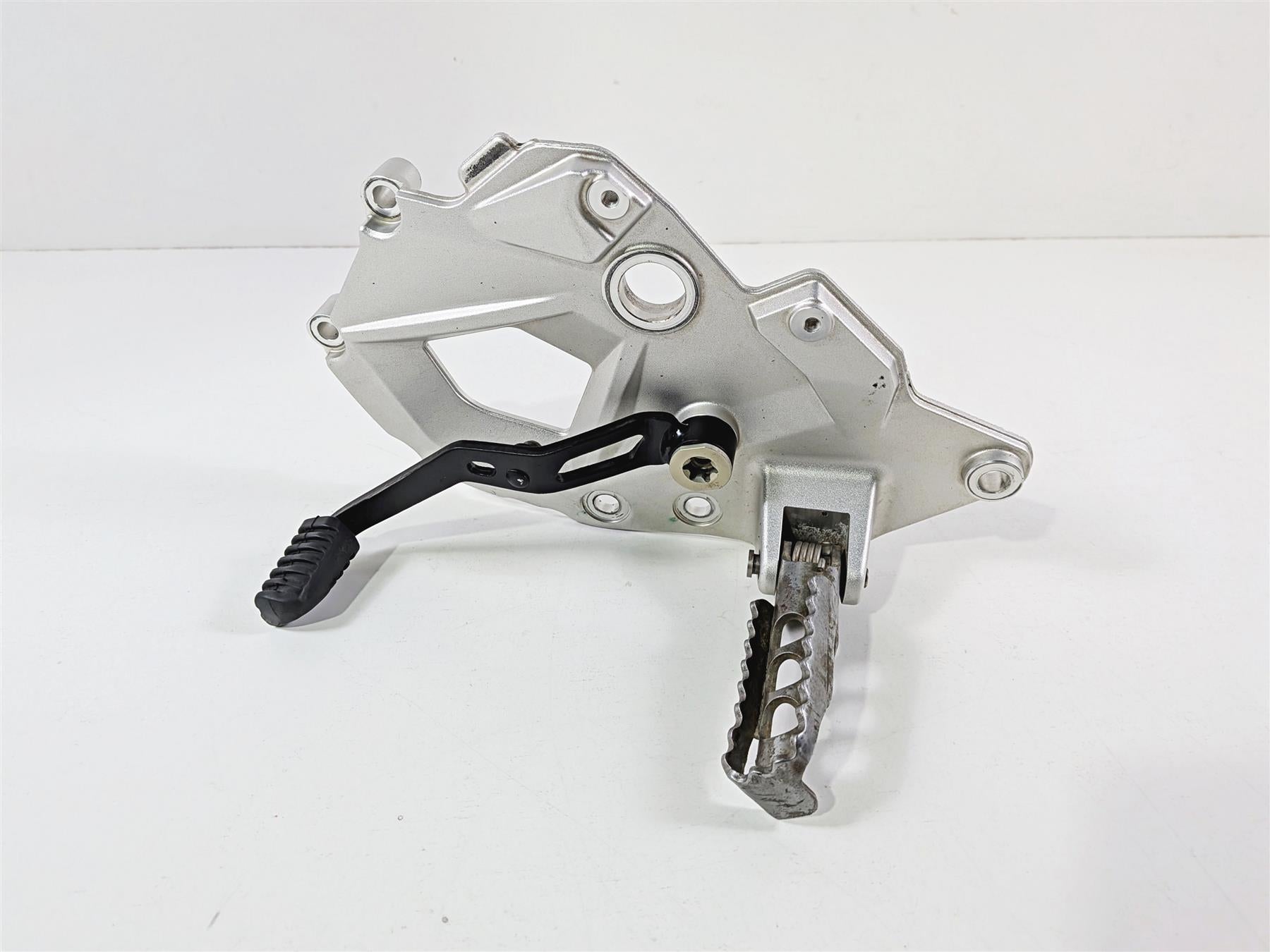 2023 BMW F850GS K81 Front Left Foot Peg & Shifter 46718393175 23418565155 {{ shop.shopifyCountryName }} - Mototech271