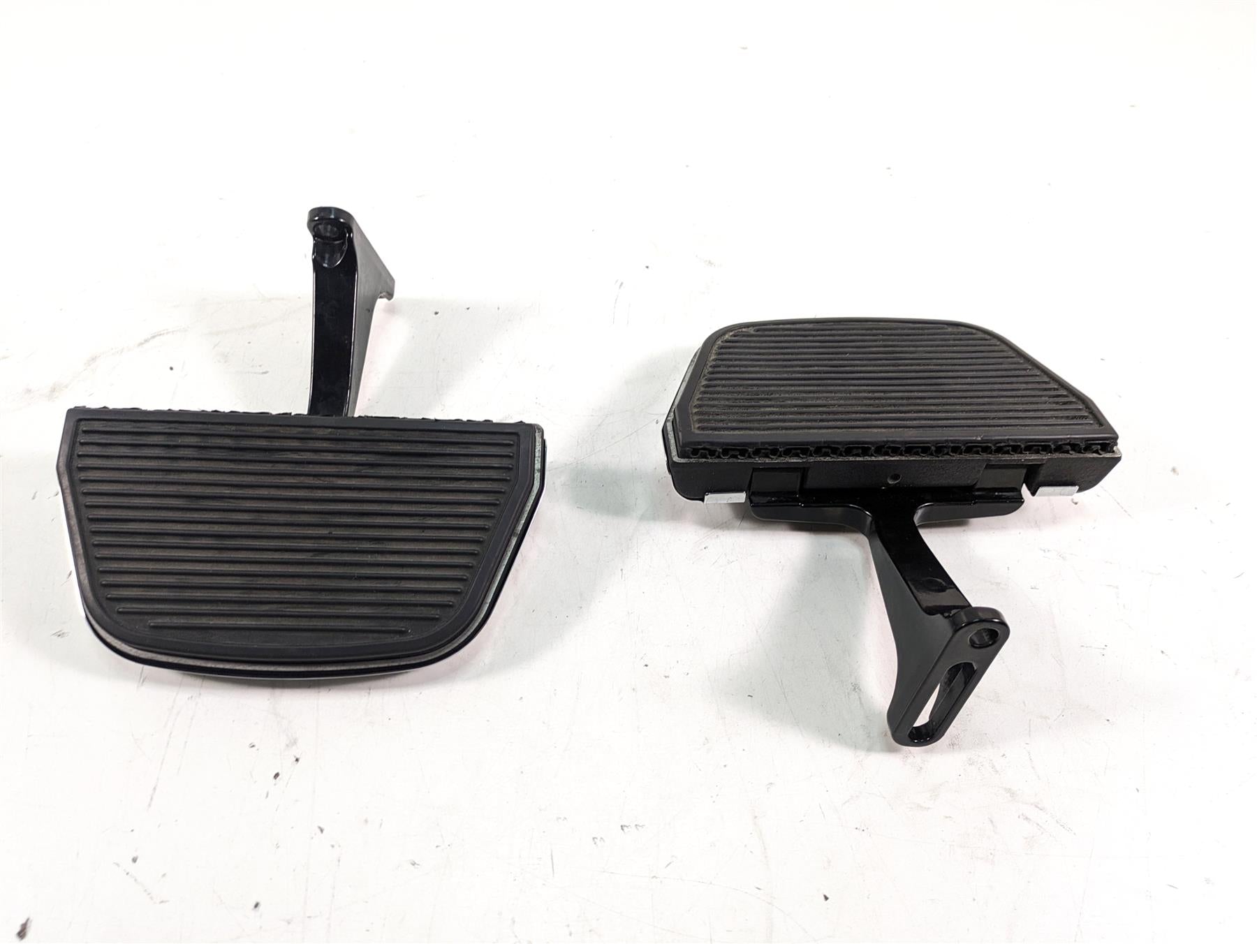 2014 Harley Touring FLHTK Electra Glide Rear Passenger Floor Board Set 52719-10 {{ shop.shopifyCountryName }} - Mototech271