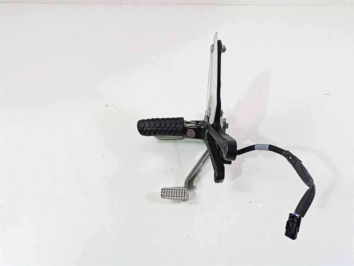 2020 Kawasaki Z900 ZR900 Right Footpeg & Brake Pedal Set - Read 35063-1442-18R {{ shop.shopifyCountryName }} - Mototech271