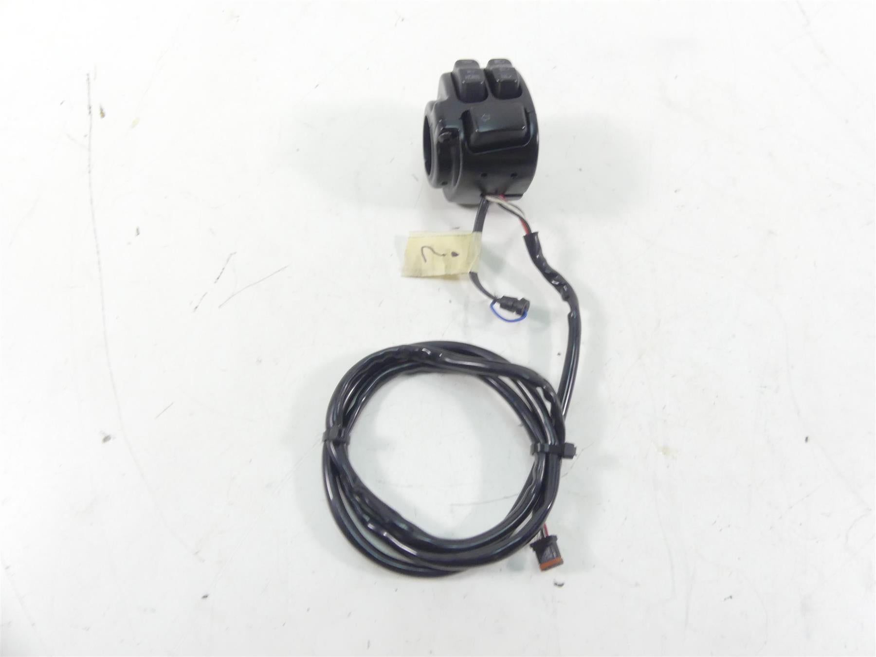 2015 Harley FXDL Dyna Low Rider Left Hand Light Blinker Control Switch 72943-12A {{ shop.shopifyCountryName }} - Mototech271