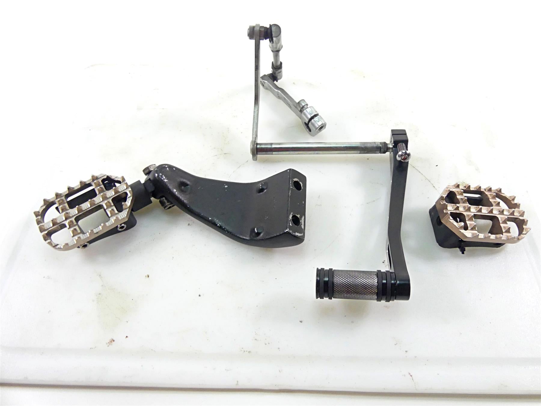 2017 Harley Dyna FXDB Street Bob Bungking Grabber MX Footpeg Shifter Set GRAB-G {{ shop.shopifyCountryName }} - Mototech271