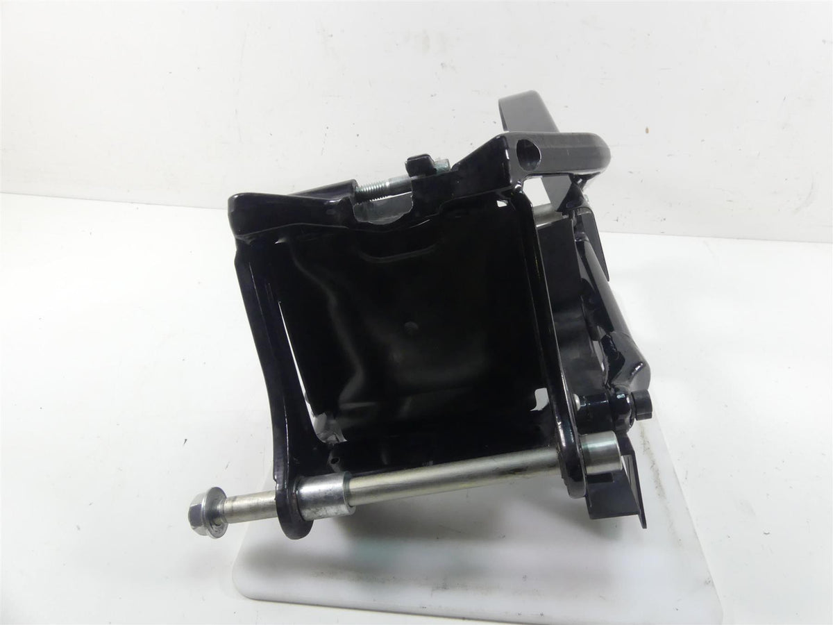 2021 Harley Softail FLSB Sport Glide Swingarm Swing Arm & Guards 47400062 {{ shop.shopifyCountryName }} - Mototech271