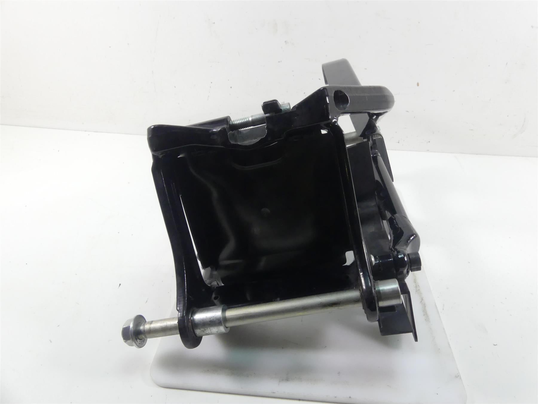 2021 Harley Softail FLSB Sport Glide Swingarm Swing Arm & Guards 47400062 {{ shop.shopifyCountryName }} - Mototech271