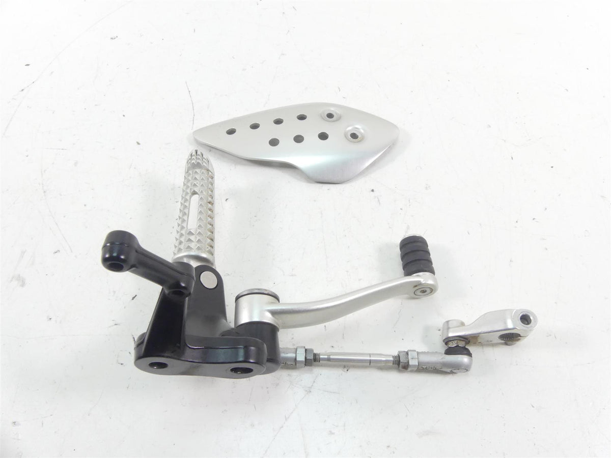 2017 Triumph Thruxton 1200 R Left Front Footpeg Shifter Set T2088079 T2081562 {{ shop.shopifyCountryName }} - Mototech271