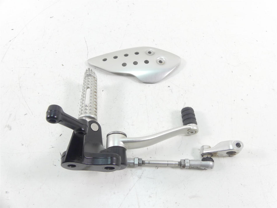 2017 Triumph Thruxton 1200 R Left Front Footpeg Shifter Set T2088079 T2081562 {{ shop.shopifyCountryName }} - Mototech271