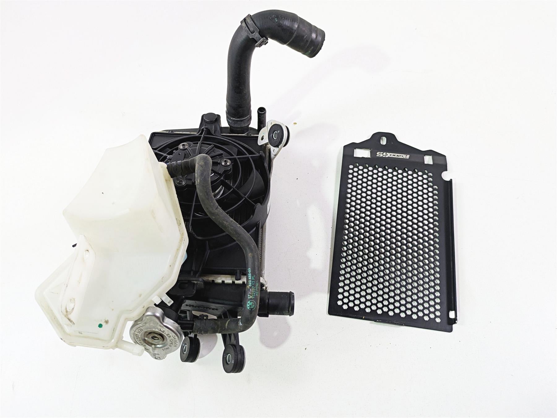 2017 BMW R1200 GS K50 Right Radiator + Reservoir Fan & Cover Set 17118546416 {{ shop.shopifyCountryName }} - Mototech271