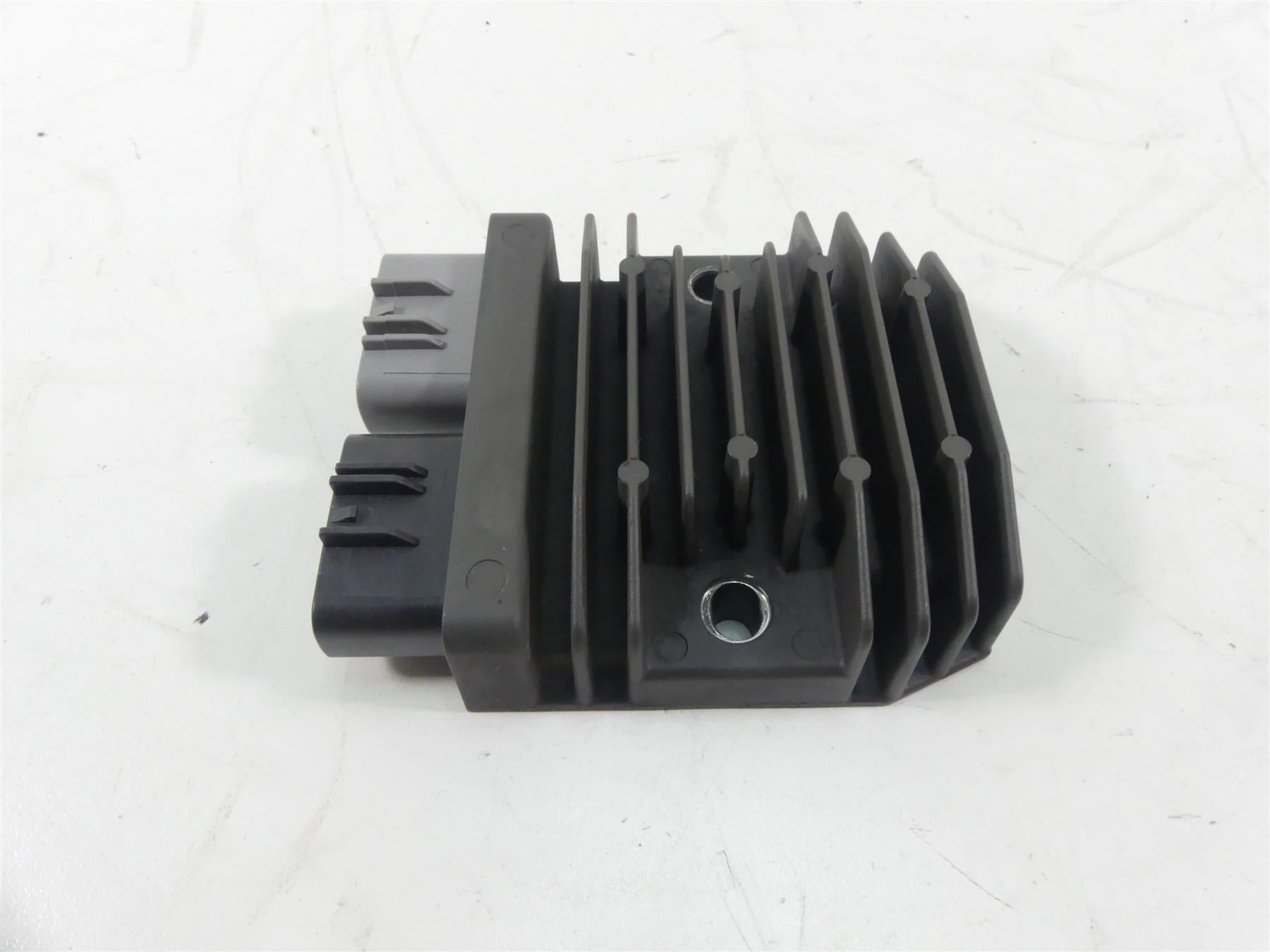 2015 Yamaha MT09 FZ09 Rectifier Voltage Regulator 1D7-81960-01-00 FH020AA {{ shop.shopifyCountryName }} - Mototech271