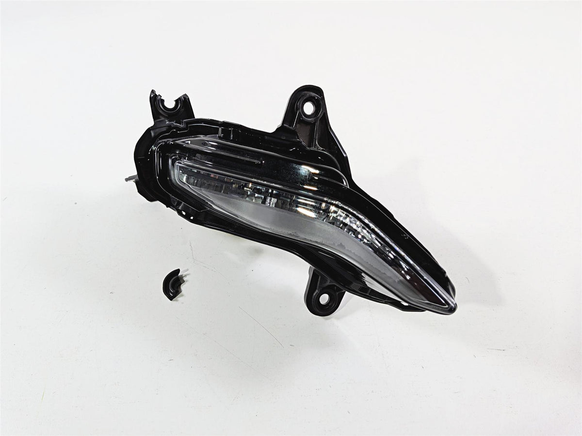 2025 Yamaha YZF R7 Right Pilot Headlight Running Lamp BEB-84302-00-00 {{ shop.shopifyCountryName }} - Mototech271