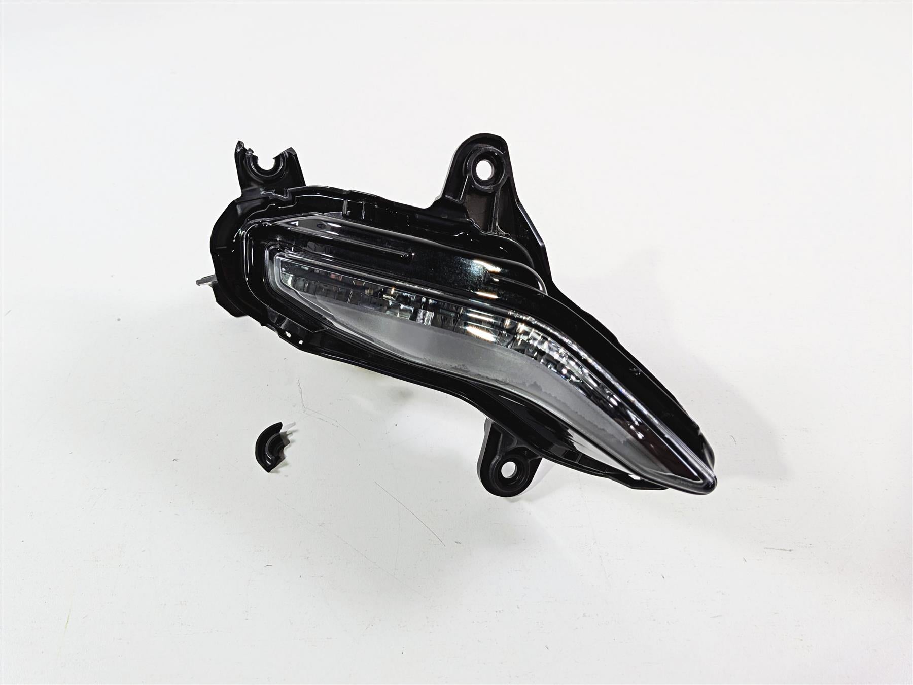 2025 Yamaha YZF R7 Right Pilot Headlight Running Lamp BEB-84302-00-00 {{ shop.shopifyCountryName }} - Mototech271