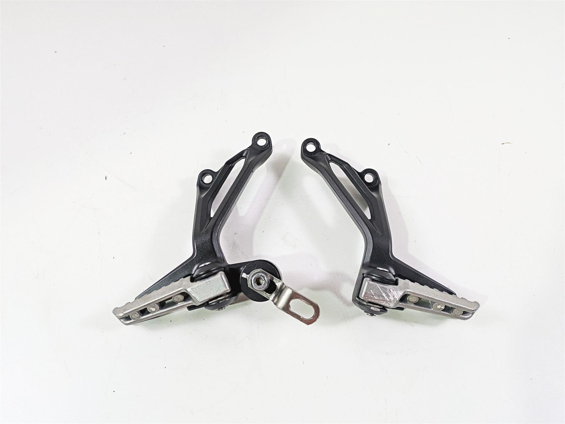 2020 Kawasaki Z900 ZR900 Rear Passenger Footpeg Rest Set 35063-1452-18R {{ shop.shopifyCountryName }} - Mototech271