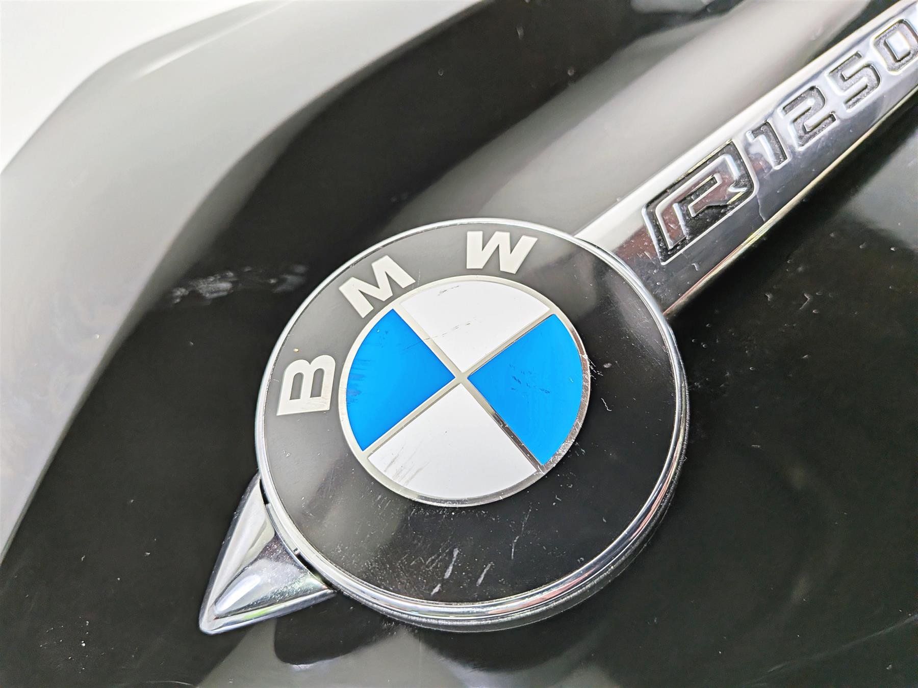 2023 BMW R1250RT RTP K52 Right Emblem Side Cover Fairings Set 540J 46638566228 {{ shop.shopifyCountryName }} - Mototech271