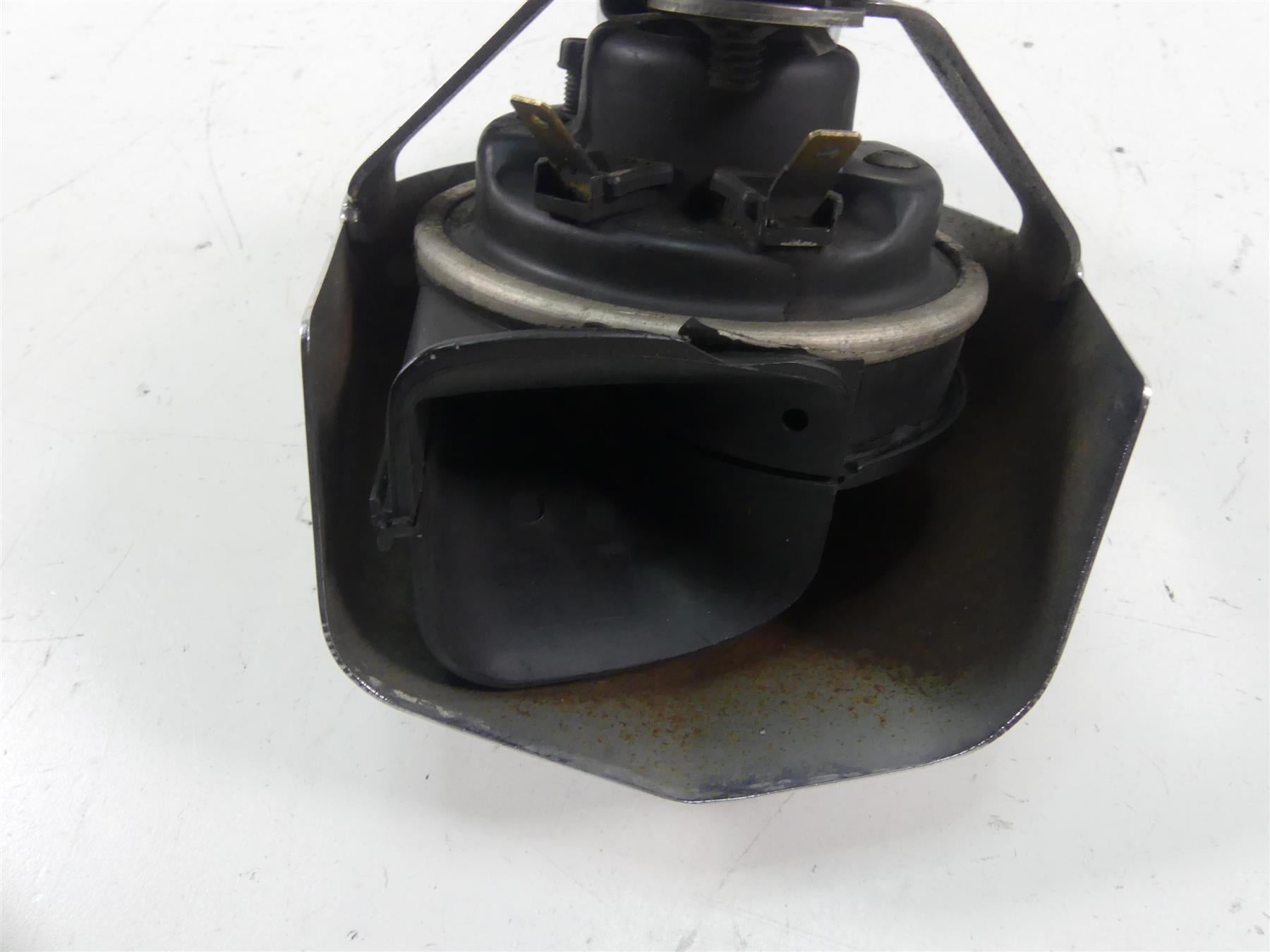1998 Harley Dyna FXDL Low Rider Horn & Chrome Cover 61300478A {{ shop.shopifyCountryName }} - Mototech271