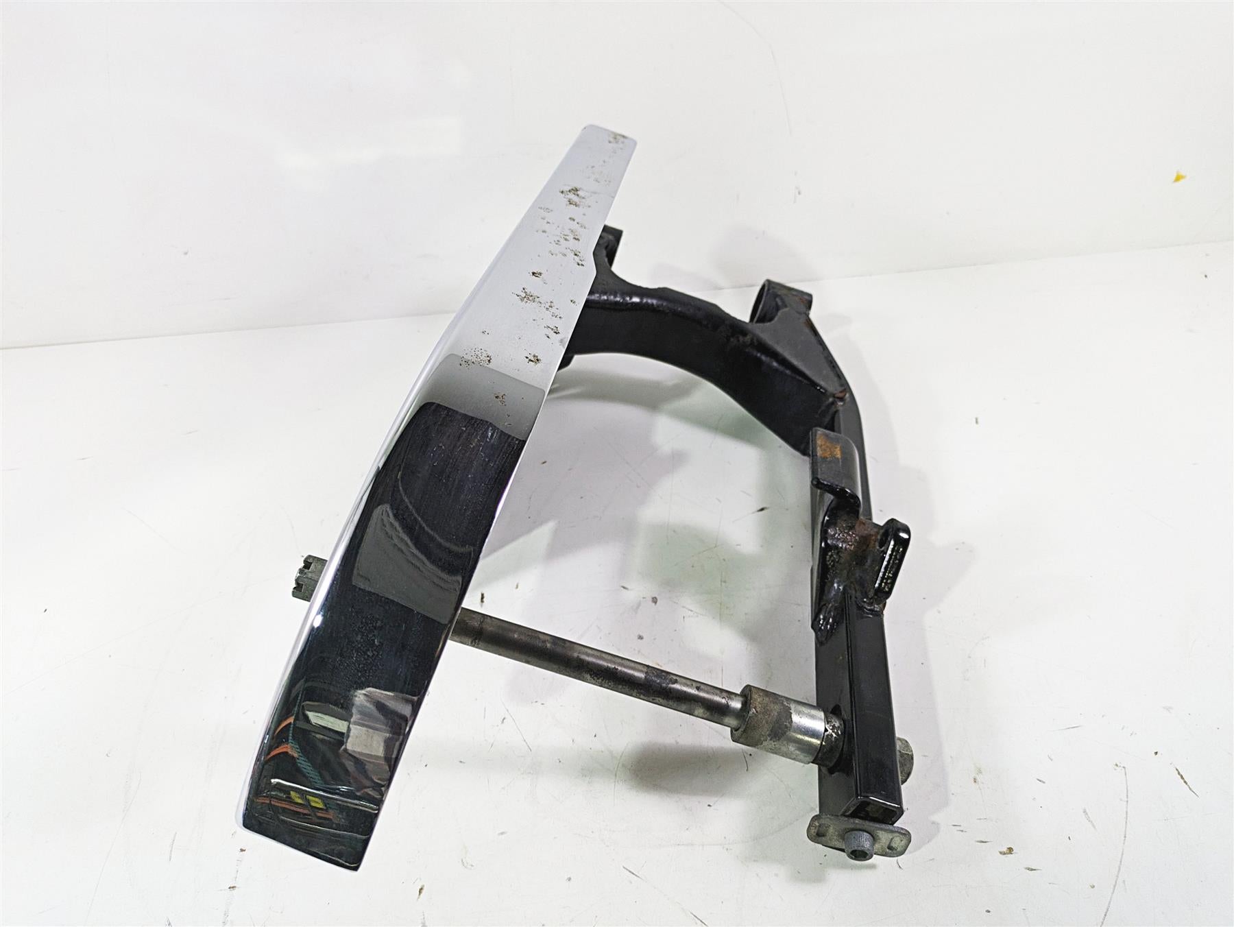 2003 Harley Dyna FXDL Low Rider 100TH Rear Swingarm & Belt Guards 47820-00A {{ shop.shopifyCountryName }} - Mototech271