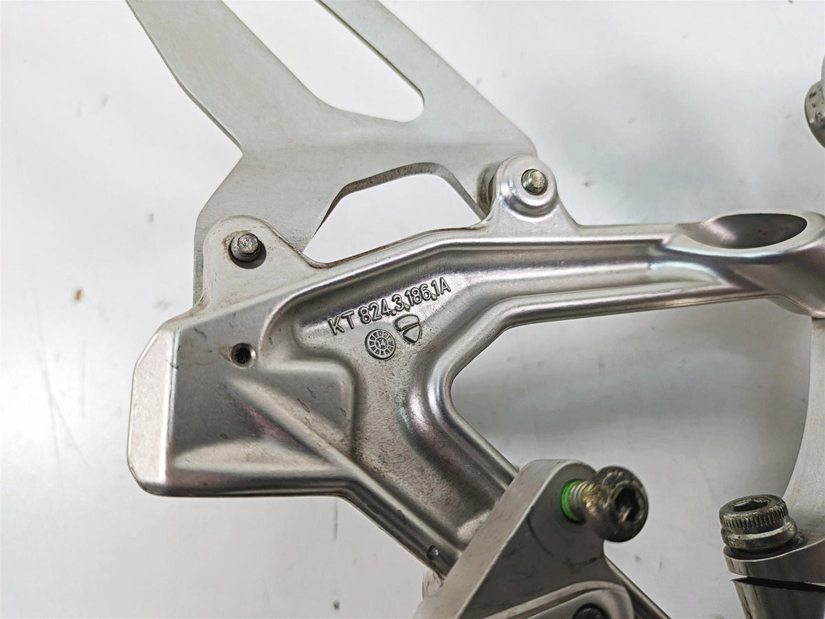 2016 Ducati Panigale 1299 S Left Footpeg Frame Holder & Shifter 82421862AA {{ shop.shopifyCountryName }} - Mototech271