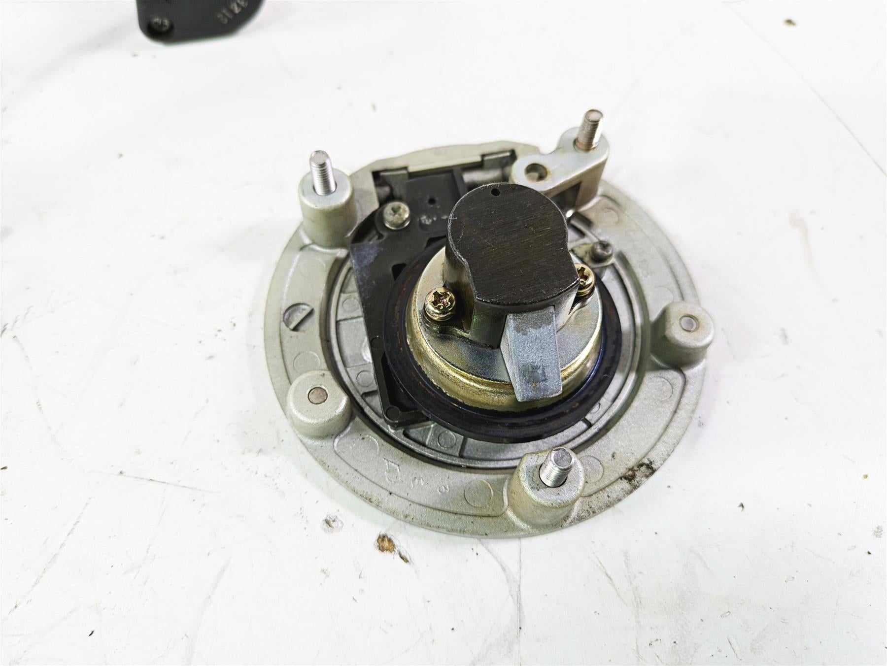 2004 Victory Kingpin Ignition Switch Key Tank Cap Set 4011023 {{ shop.shopifyCountryName }} - Mototech271