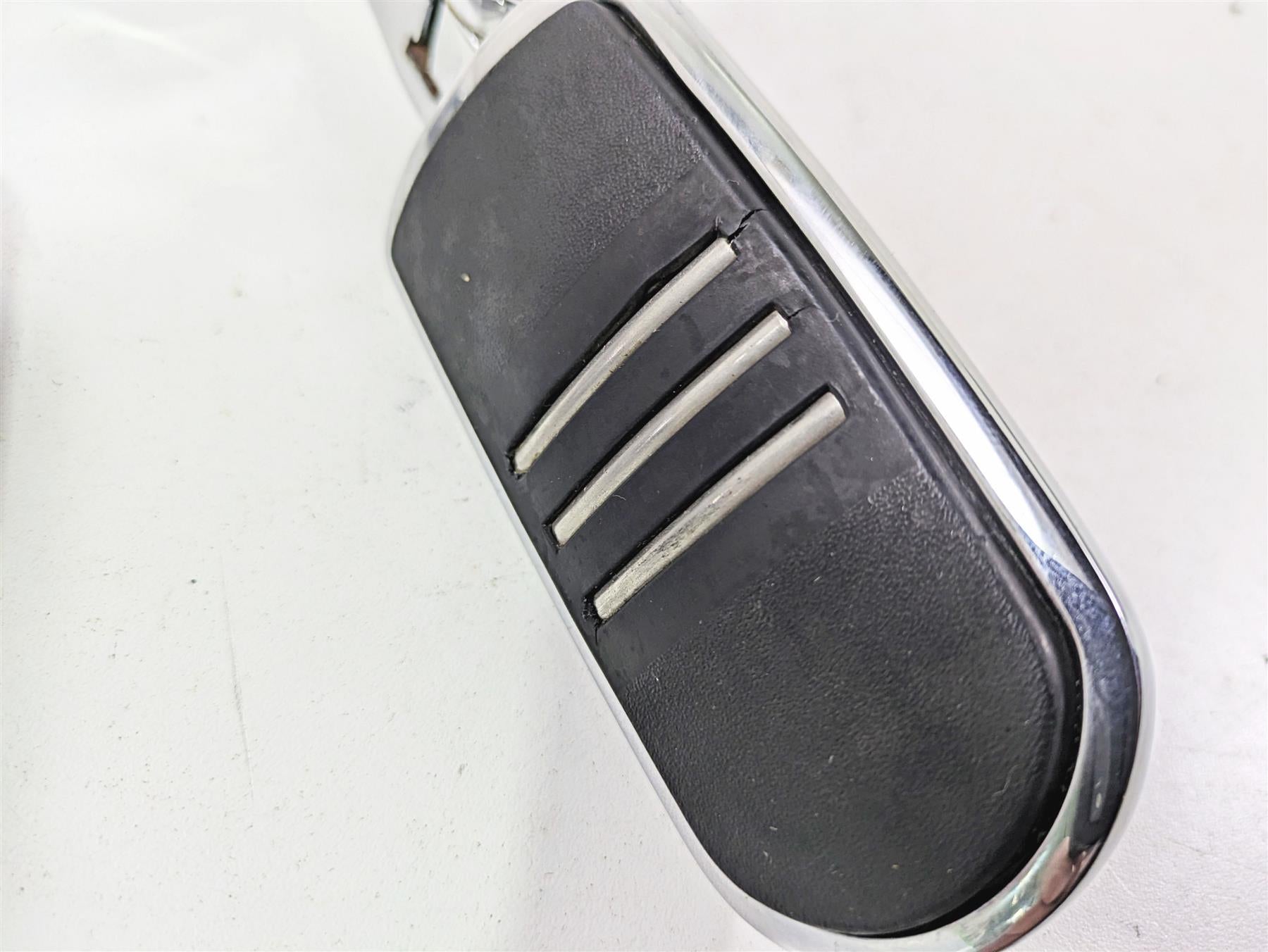 2021 Harley Touring FLTRX Road Glide Rear Passenger Footpeg Set 50500462A {{ shop.shopifyCountryName }} - Mototech271