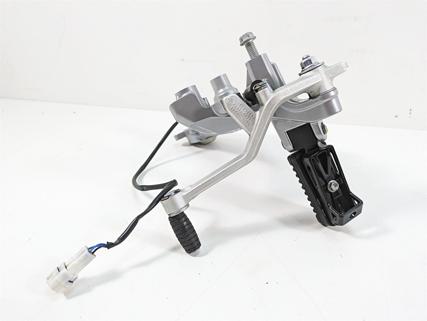 2020 Moto Guzzi V85 TT Adventure Right Foot Peg & Brake Pedal Set 2B005513 {{ shop.shopifyCountryName }} - Mototech271