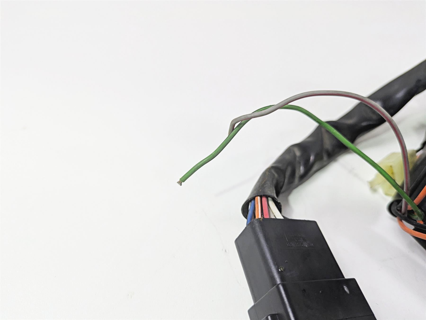 1999 Harley Touring FLHTCUI E-Glide Front Nose Wiring Harness READ 70232-98 {{ shop.shopifyCountryName }} - Mototech271