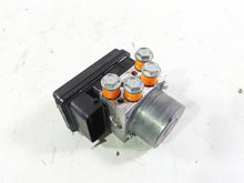 Load image into Gallery viewer, 2019 Harley FLHCS Softail Heritage Abs Brake Pump Module Unit 41100044C | Mototech271
