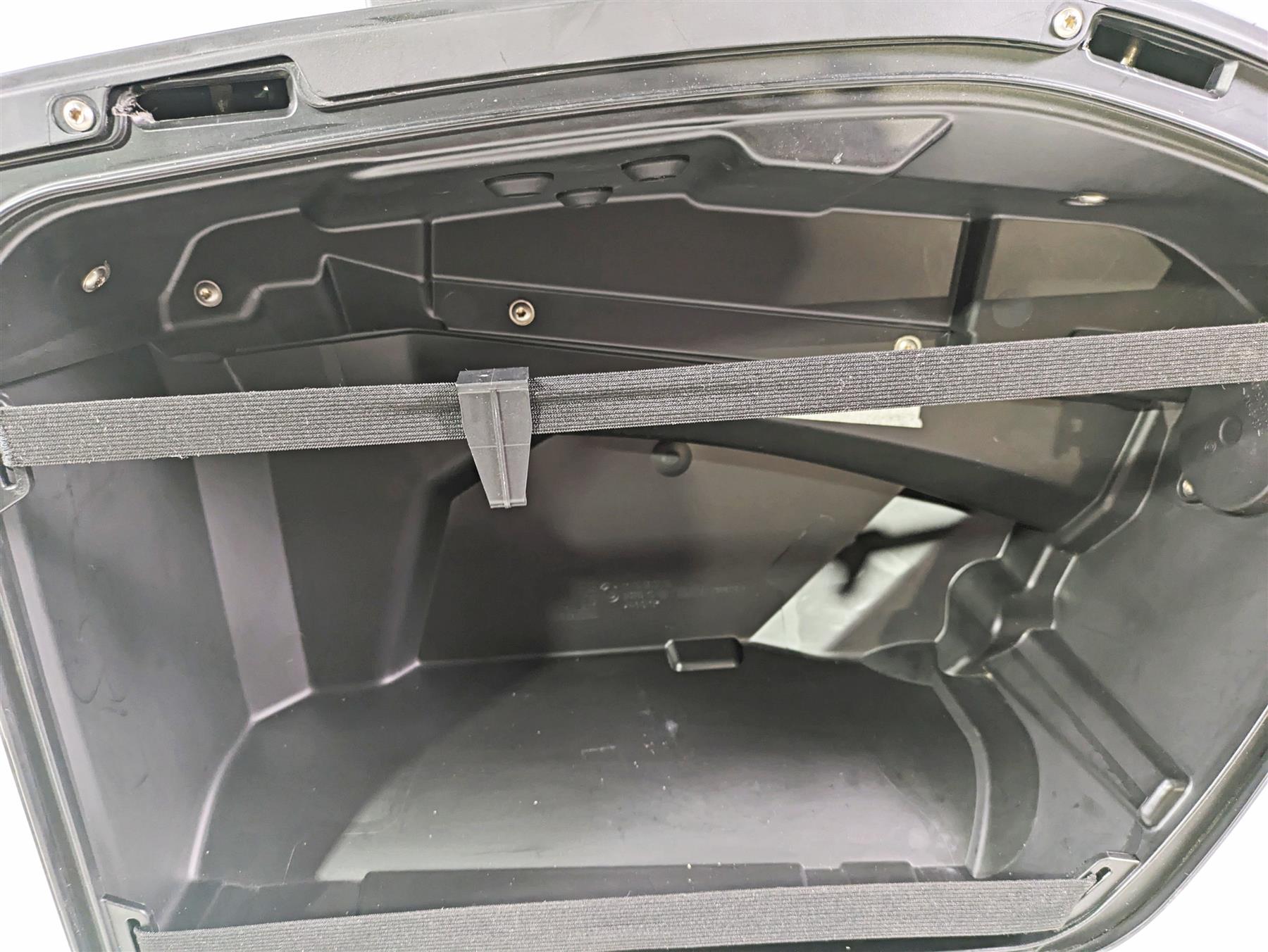 2022 BMW R1250 RT K052 Right Saddlebag Saddle Bag Case 46547728664 {{ shop.shopifyCountryName }} - Mototech271