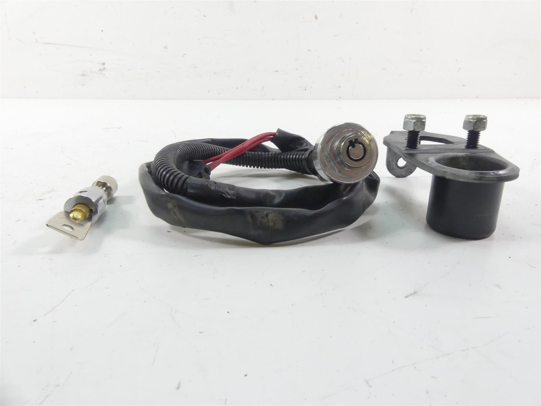 2008 Harley FXCWC Softail Rocker C Ignition Switch Steering Key Lock Set 71792-08 {{ shop.shopifyCountryName }} - Mototech271