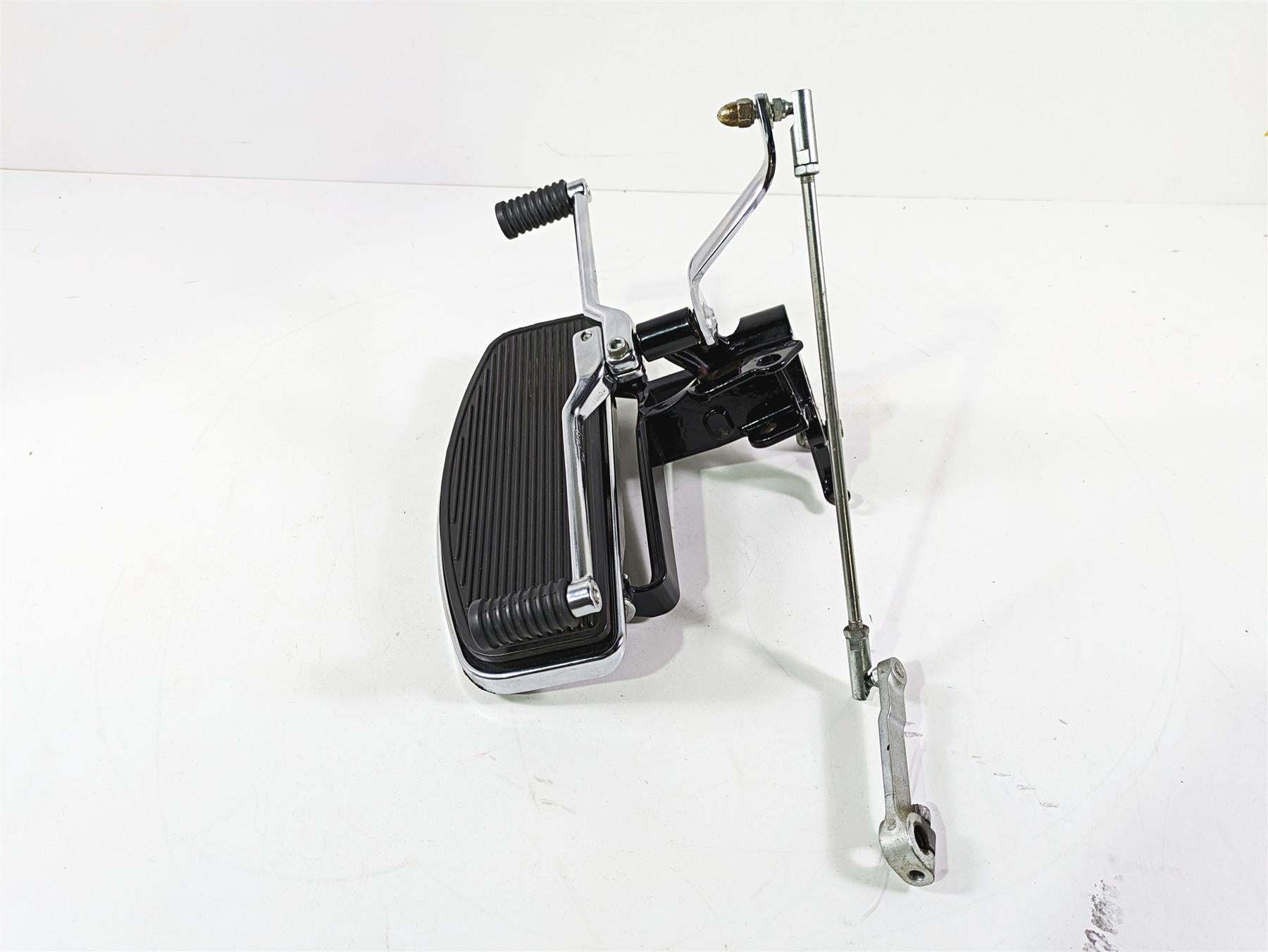 2008 Harley FLSTC Softail Heritage Front Left Floor Board + Shifter Set 33630-07 {{ shop.shopifyCountryName }} - Mototech271