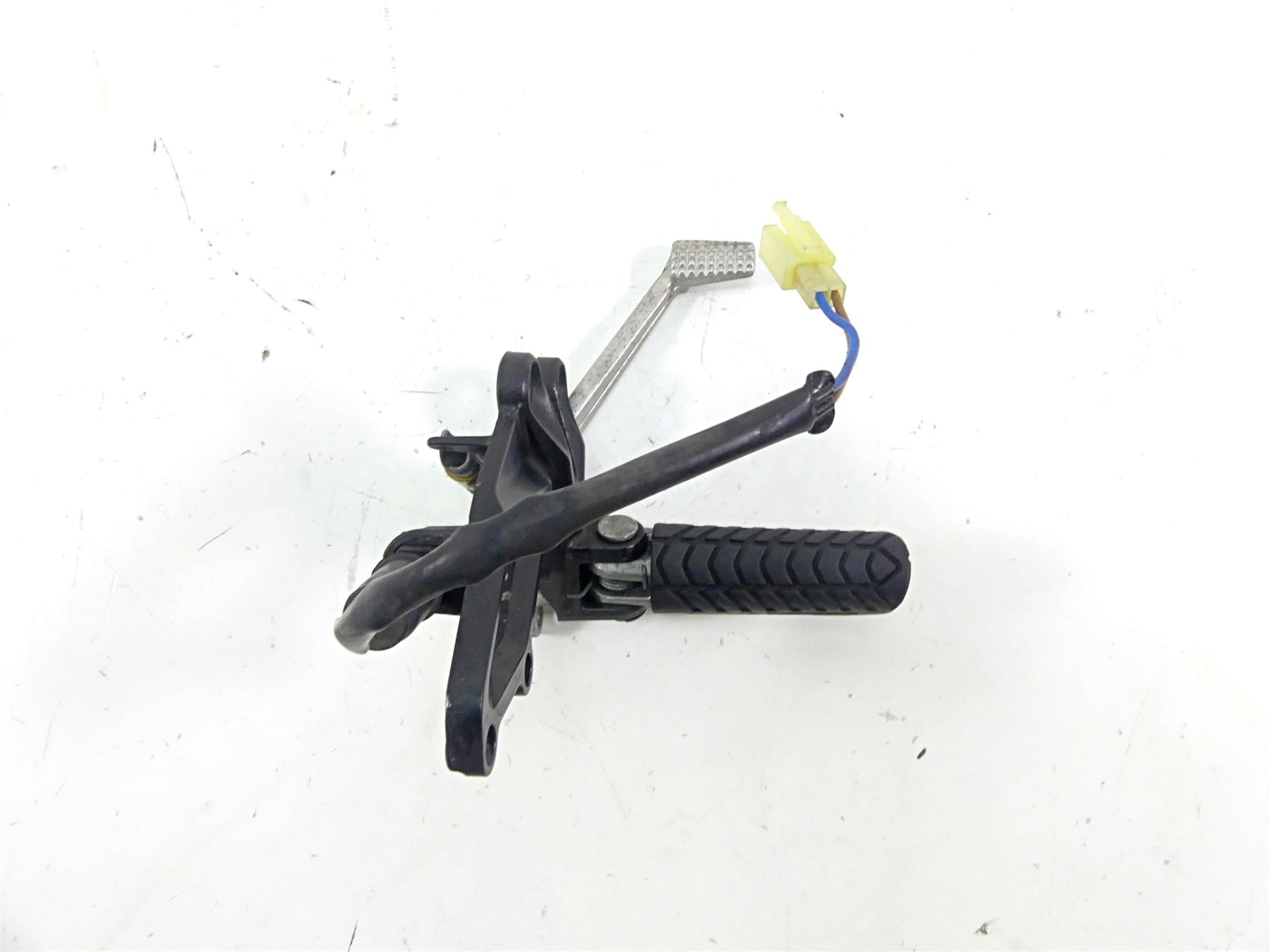 2010 Kawasaki ZX1400 ZX14 R Ninja Front Right Foot Peg & Brake Pedal 34028-0032 {{ shop.shopifyCountryName }} - Mototech271