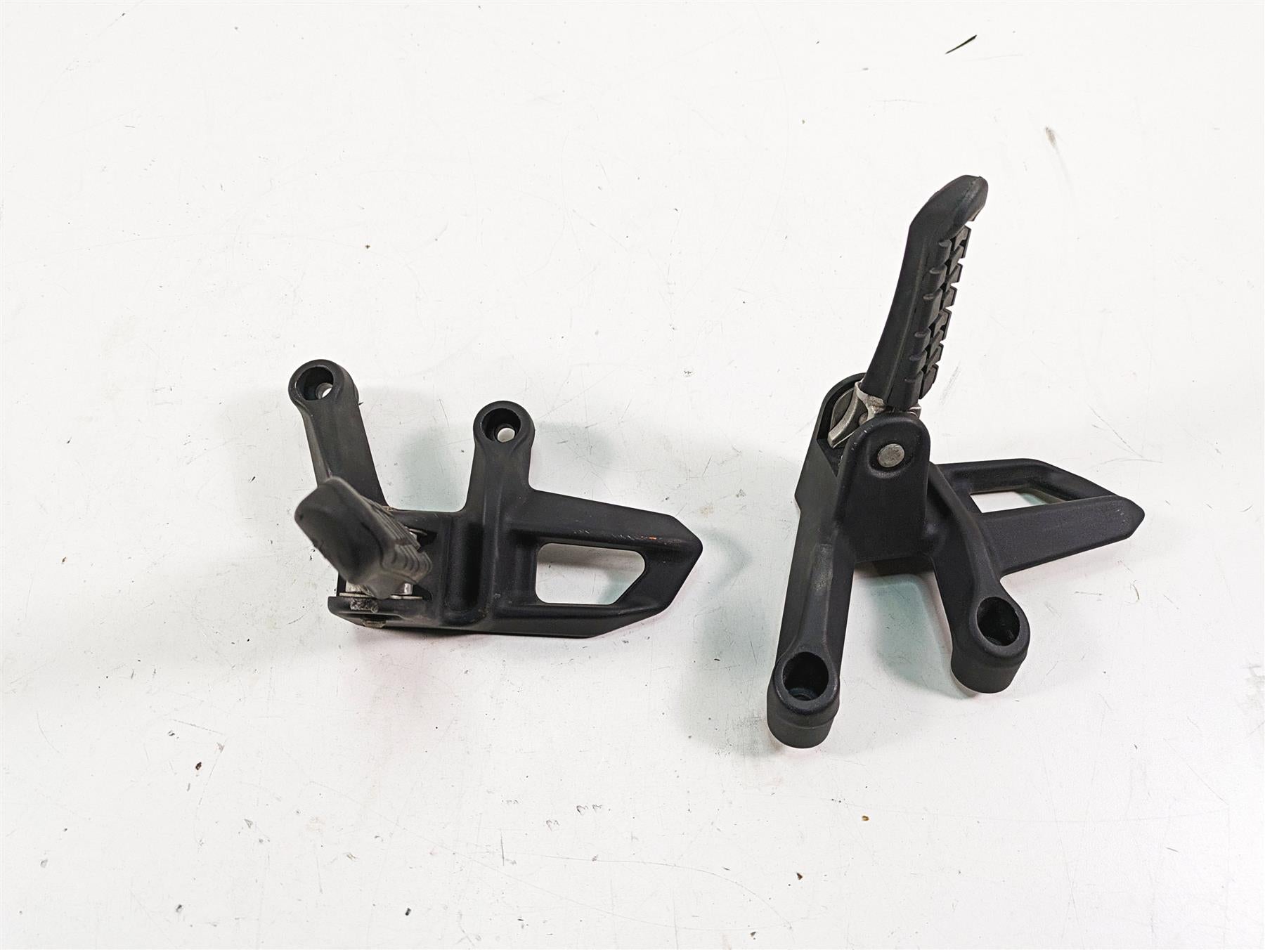 2018 KTM 1090 Adventure R Rear Passenger Foot Peg Set 60303048000 60303049000 {{ shop.shopifyCountryName }} - Mototech271