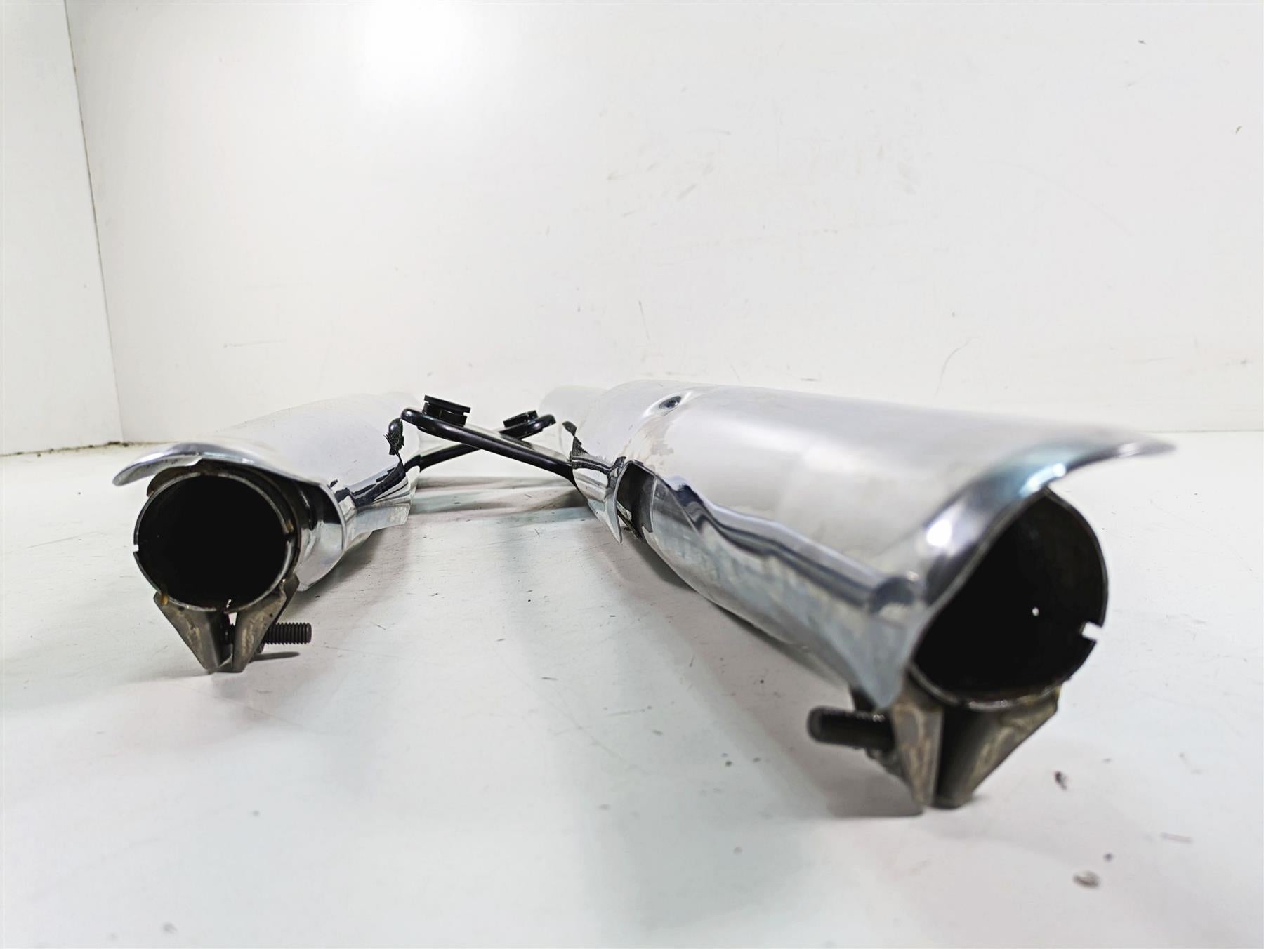 2011 Triumph America Exhaust Pipe Muffler Silencer Set T2206423 {{ shop.shopifyCountryName }} - Mototech271