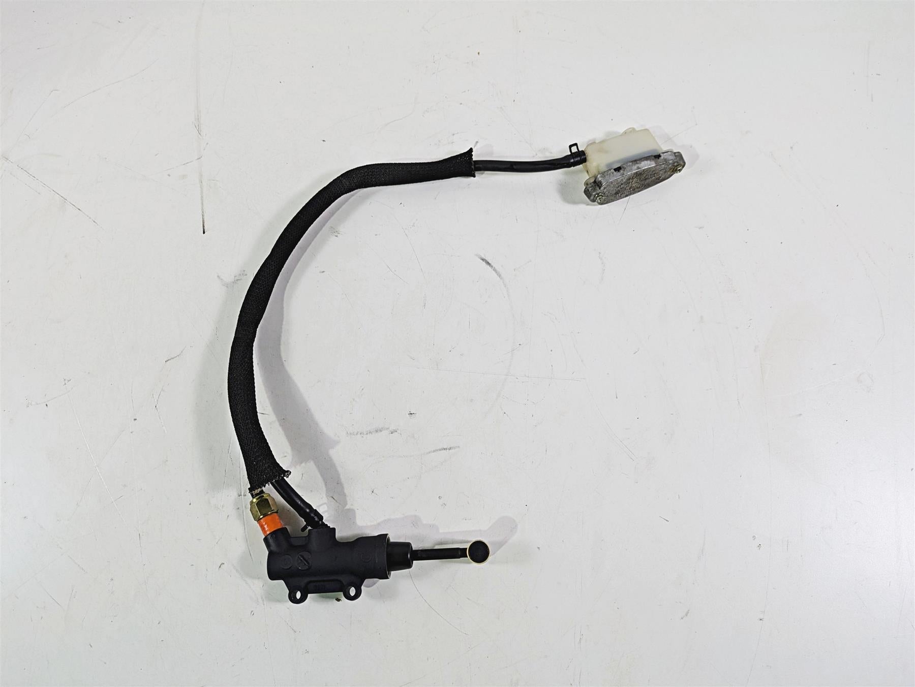 2006 Harley VRSCR Street V-Rod Rear Brake Master Cylinder 44571-06C {{ shop.shopifyCountryName }} - Mototech271