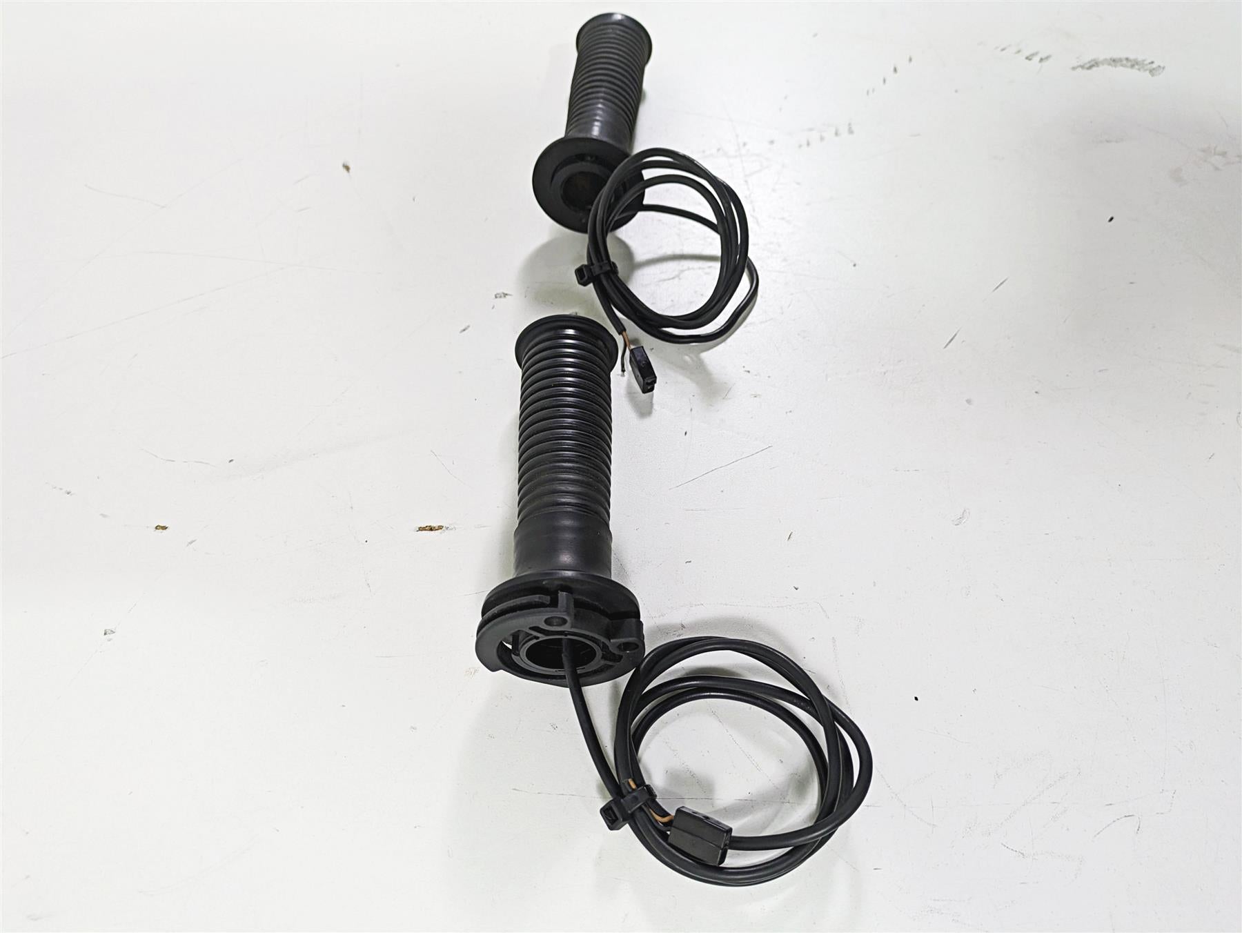 2004 BMW R1150GS R21 L+R Heated Hand Grip Set -READ 61317694813 61317710440 {{ shop.shopifyCountryName }} - Mototech271