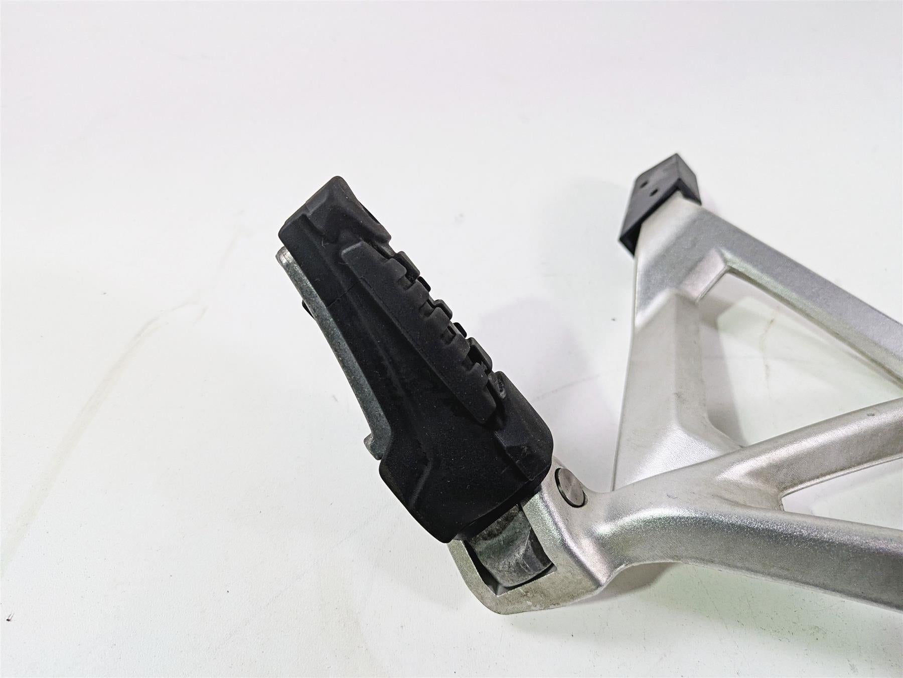 2017 BMW R1200 GS K50 Rear Passenger Footpeg Set 46718528793 46718528794 {{ shop.shopifyCountryName }} - Mototech271