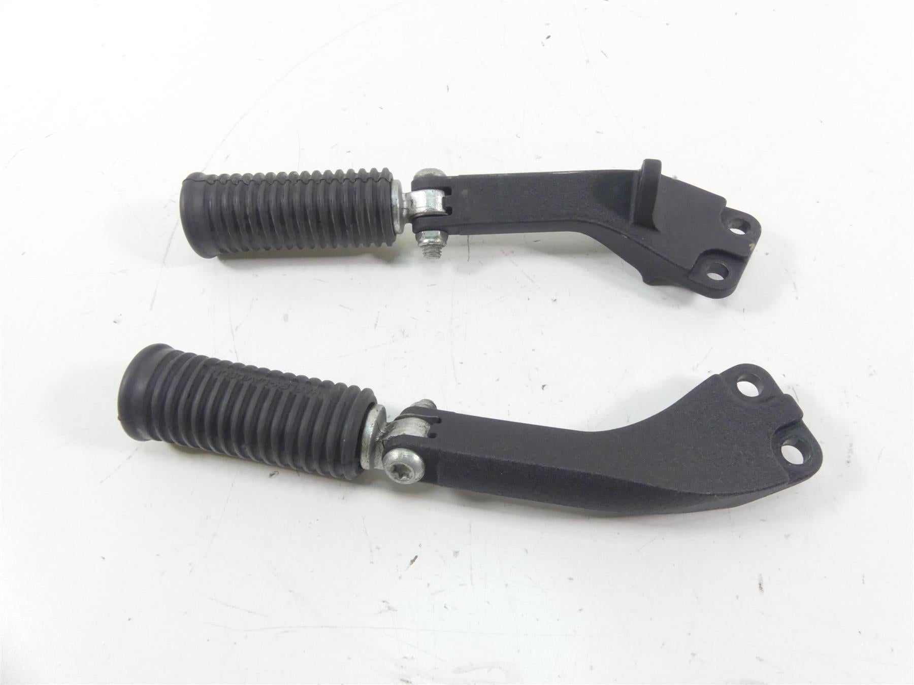 2016 Harley FXDL Dyna Low Rider Rear Passenger Footpeg Set 49224-06A 49230-06 | Mototech271