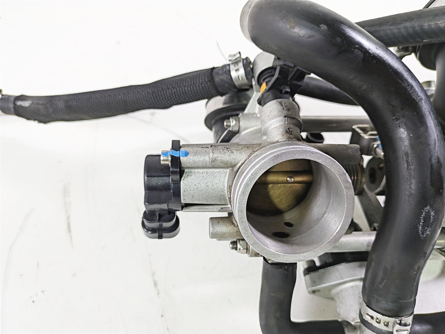 2009 Ducati Monster 1100 S Throttle Body Fuel Injection -Clean 28240831A {{ shop.shopifyCountryName }} - Mototech271