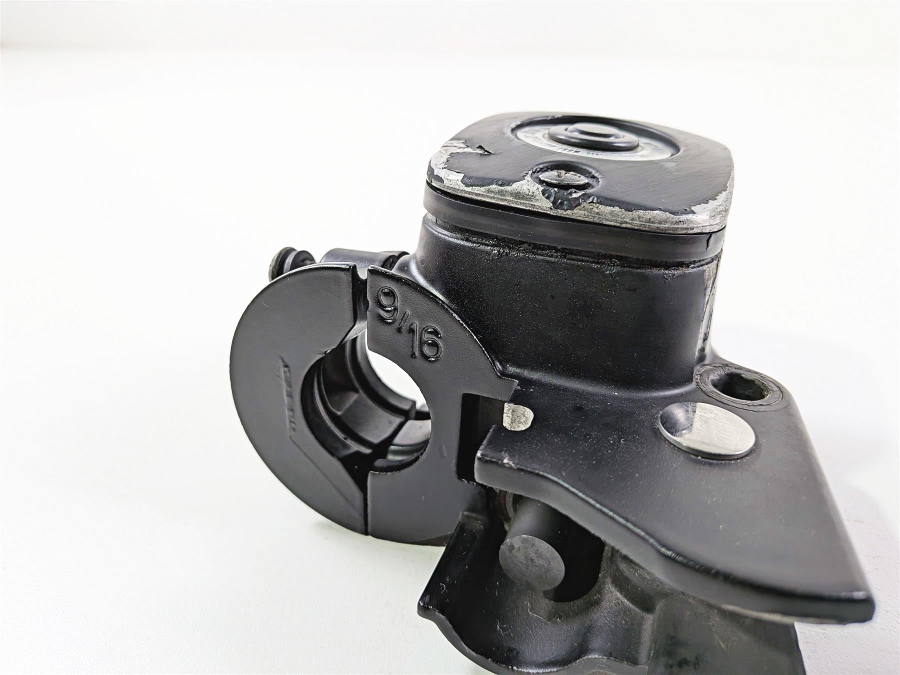 2009 Harley FXCWC Softail Rocker Front 9/16" Brake Master Cylinder 45064-08 {{ shop.shopifyCountryName }} - Mototech271