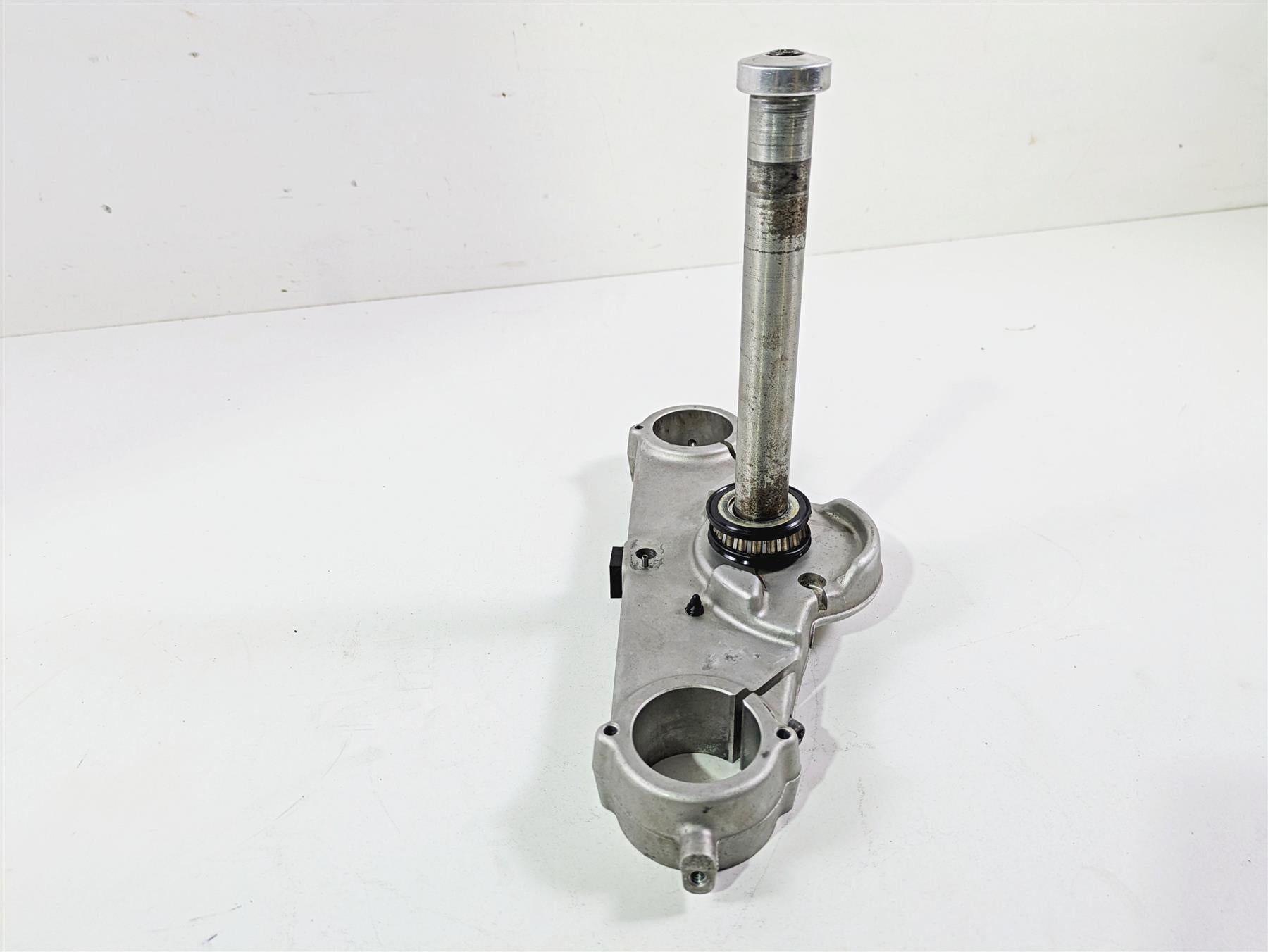 2018 Harley FLHCS Softail Heritage 115th Lower Triple Tree & Covers 45900181 {{ shop.shopifyCountryName }} - Mototech271